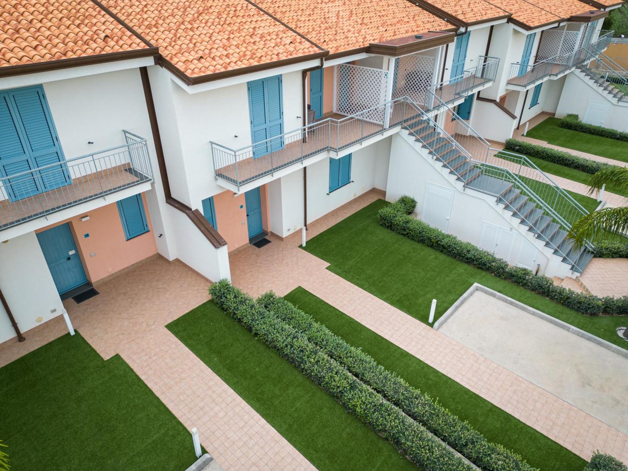 Icaro Residence Apartments With A Beautiful Pool SantʼAgata di Militello Extérieur photo
