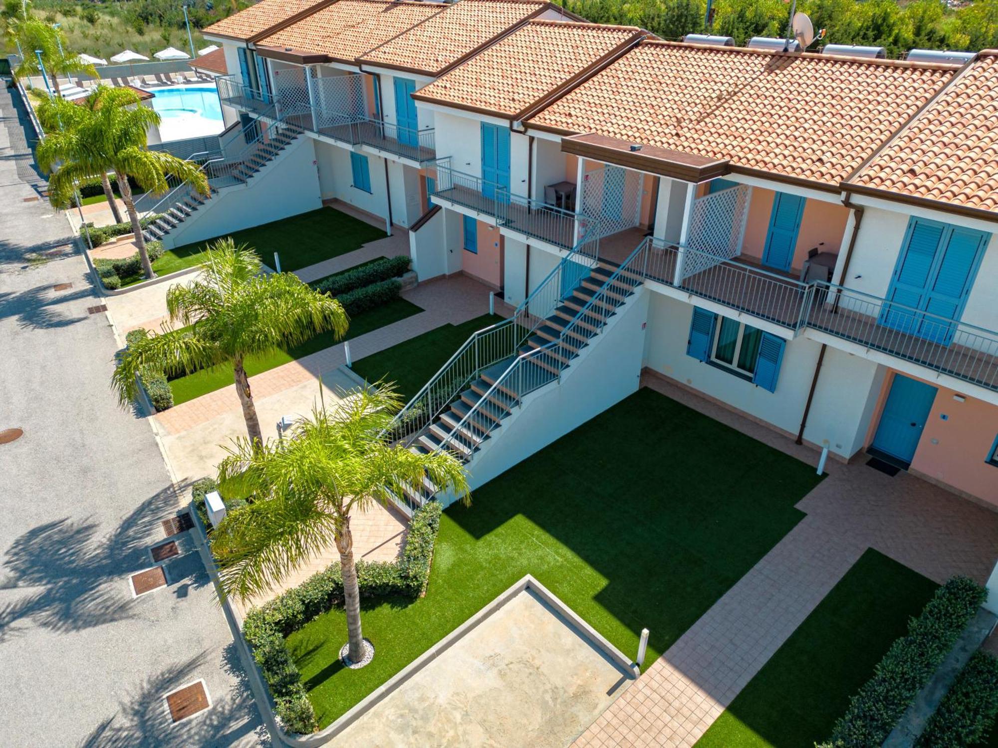 Icaro Residence Apartments With A Beautiful Pool SantʼAgata di Militello Extérieur photo