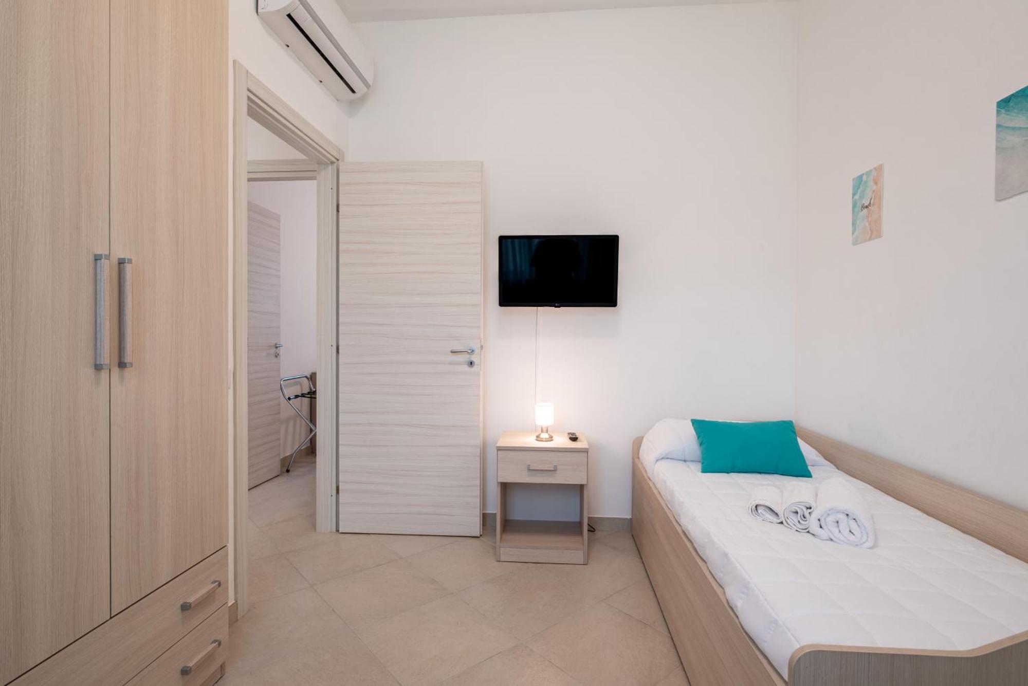 Icaro Residence Apartments With A Beautiful Pool SantʼAgata di Militello Extérieur photo