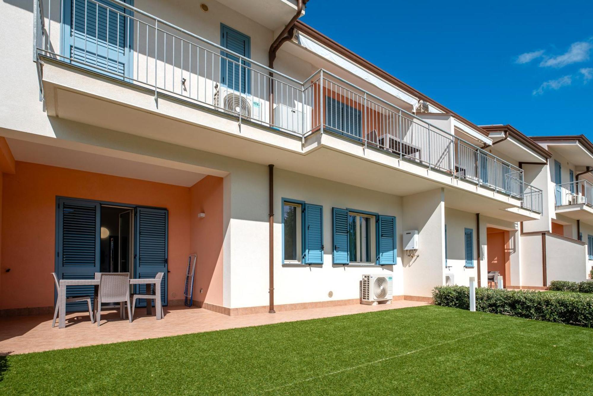 Icaro Residence Apartments With A Beautiful Pool SantʼAgata di Militello Extérieur photo