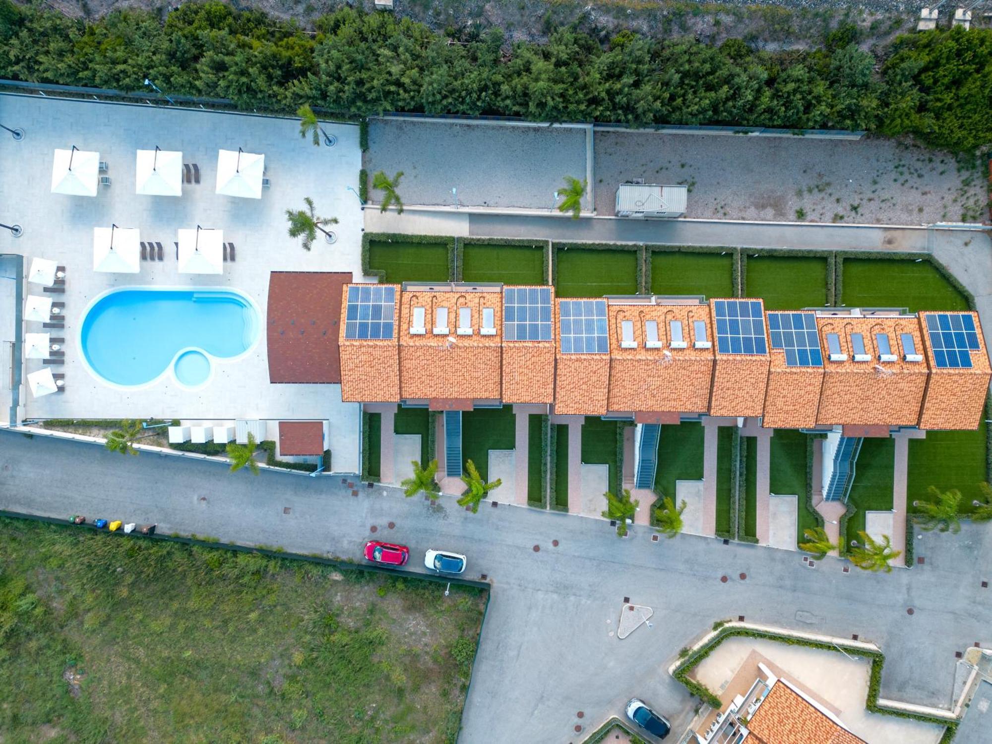 Icaro Residence Apartments With A Beautiful Pool SantʼAgata di Militello Extérieur photo