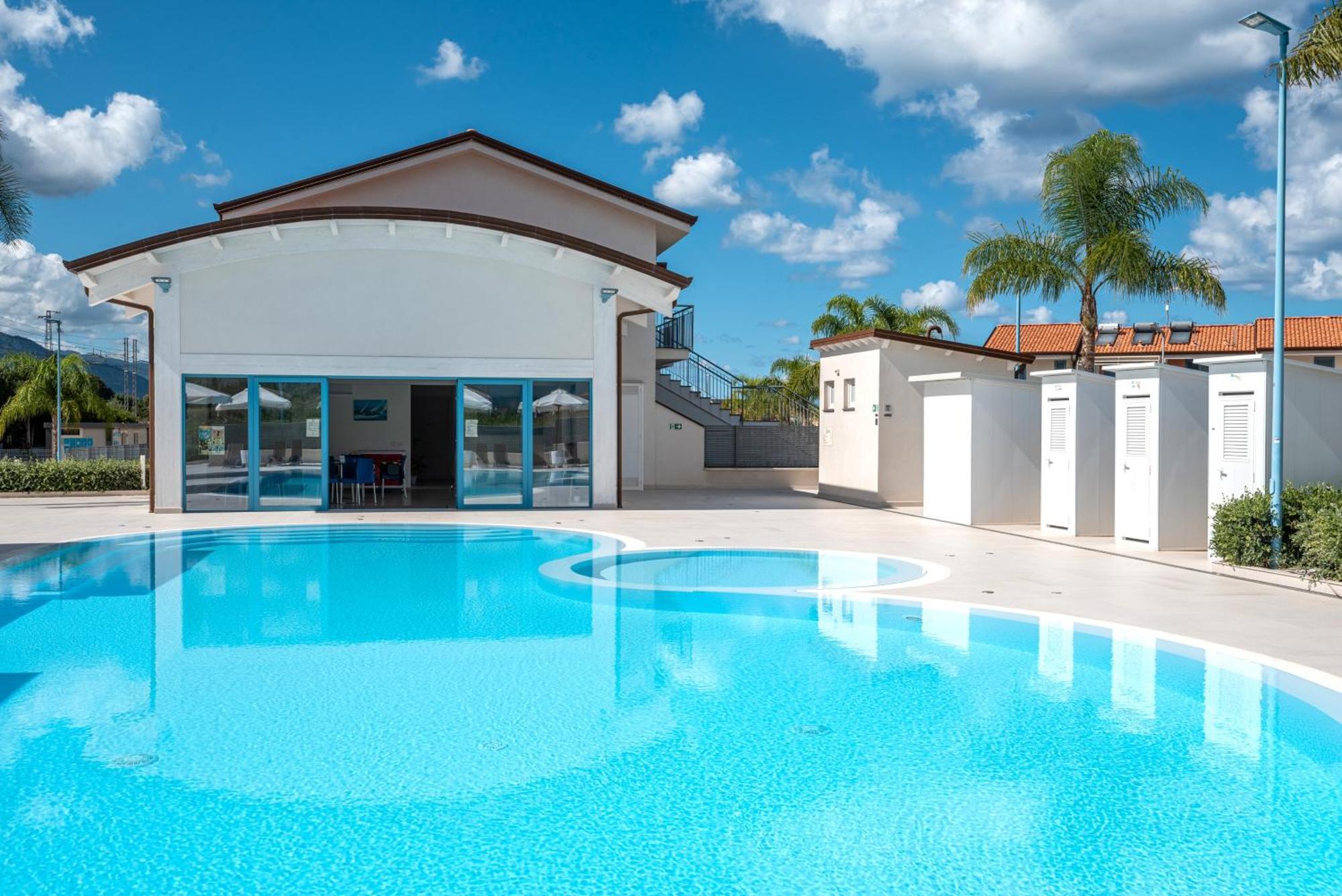 Icaro Residence Apartments With A Beautiful Pool SantʼAgata di Militello Extérieur photo