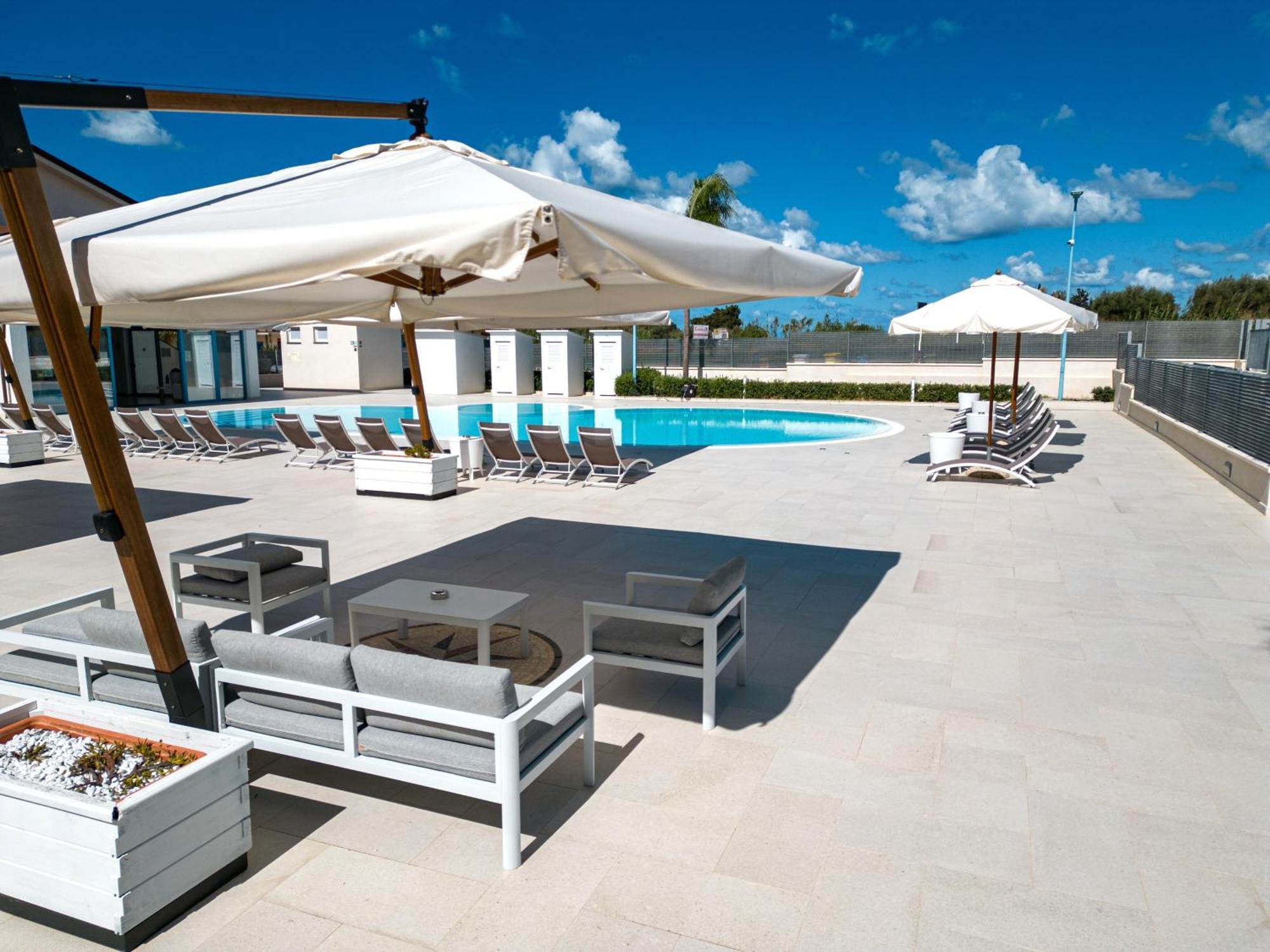 Icaro Residence Apartments With A Beautiful Pool SantʼAgata di Militello Extérieur photo