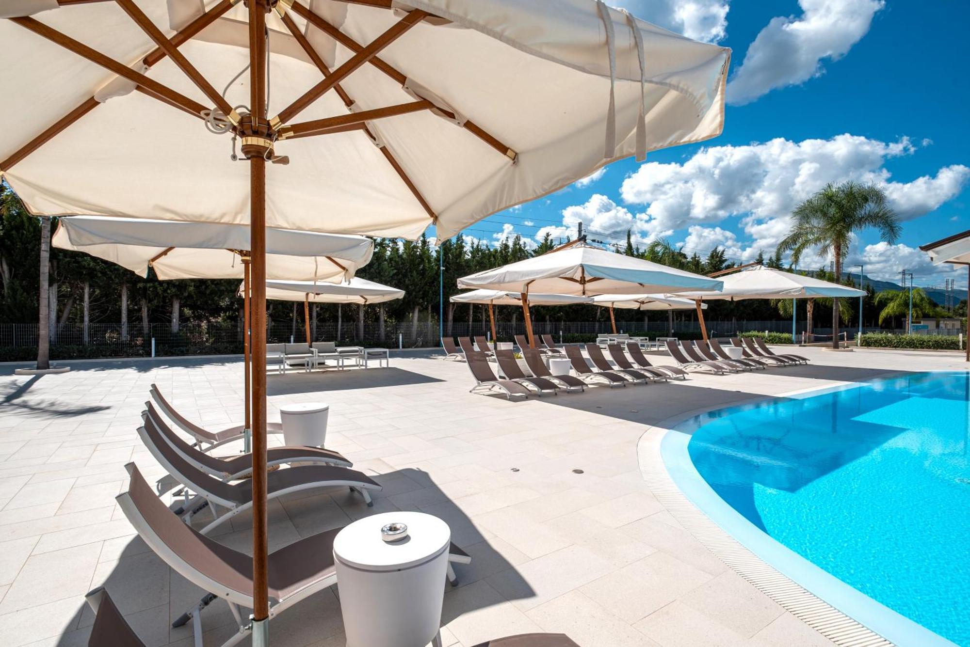 Icaro Residence Apartments With A Beautiful Pool SantʼAgata di Militello Extérieur photo