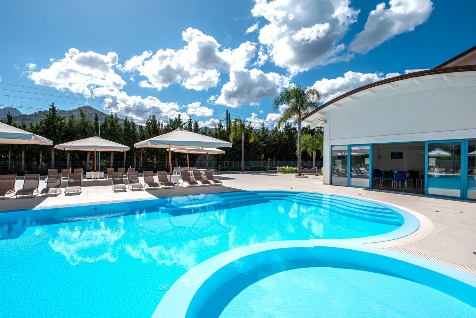 Icaro Residence Apartments With A Beautiful Pool SantʼAgata di Militello Extérieur photo
