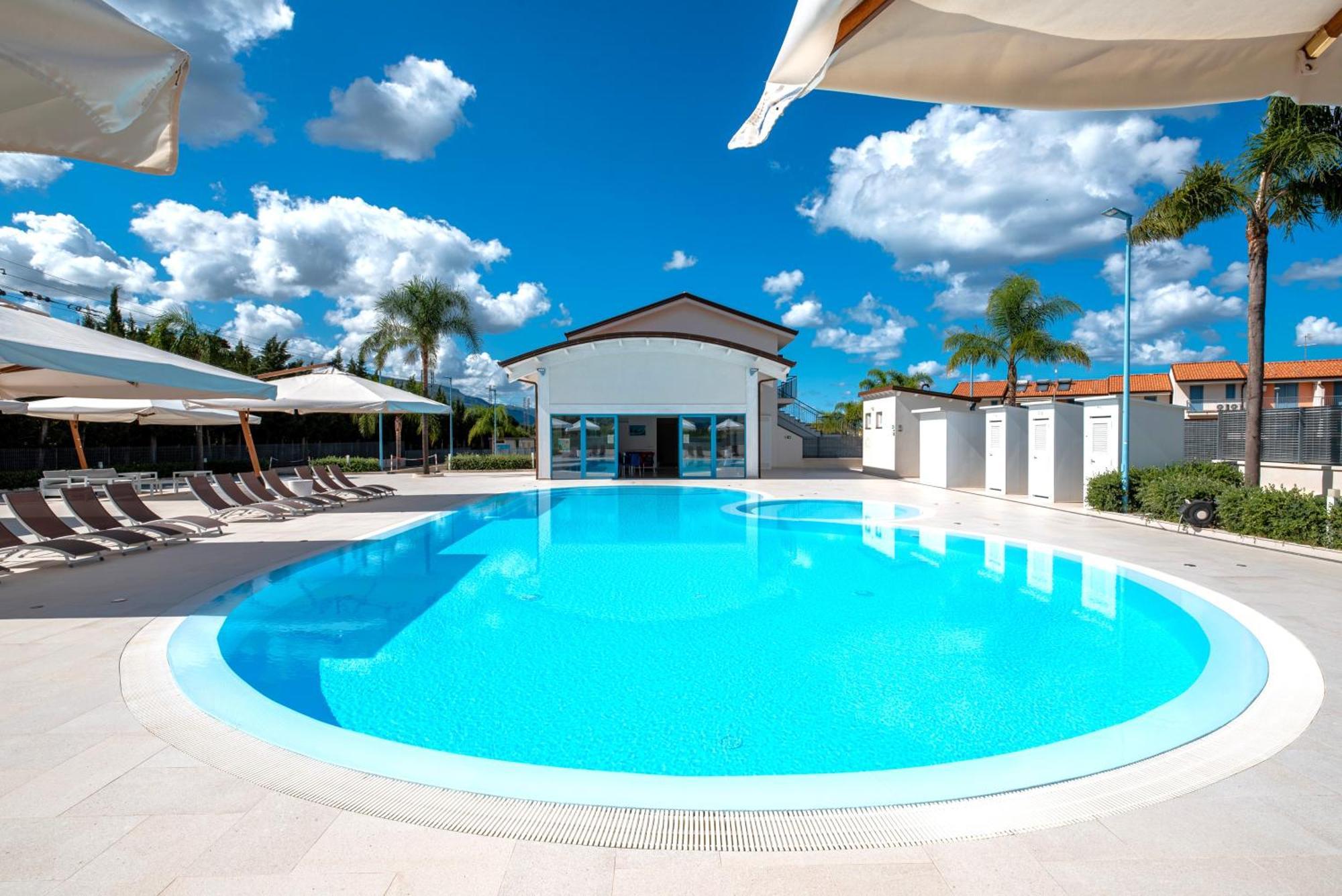 Icaro Residence Apartments With A Beautiful Pool SantʼAgata di Militello Extérieur photo