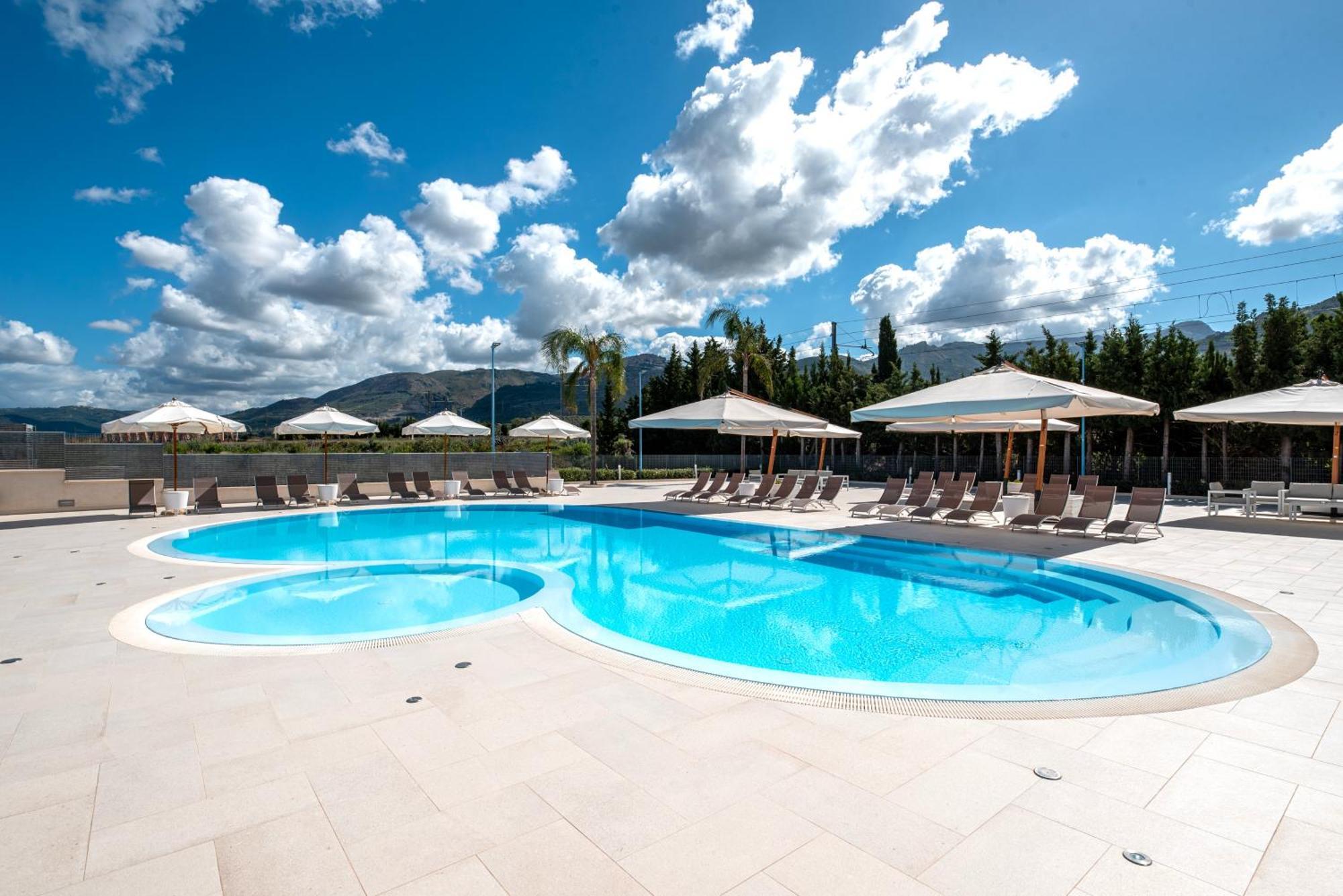 Icaro Residence Apartments With A Beautiful Pool SantʼAgata di Militello Extérieur photo