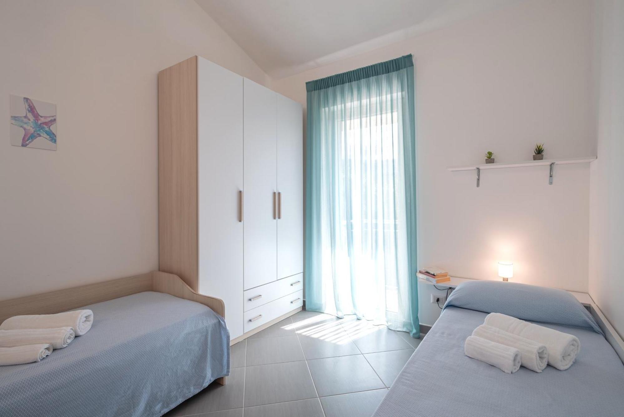Icaro Residence Apartments With A Beautiful Pool SantʼAgata di Militello Extérieur photo