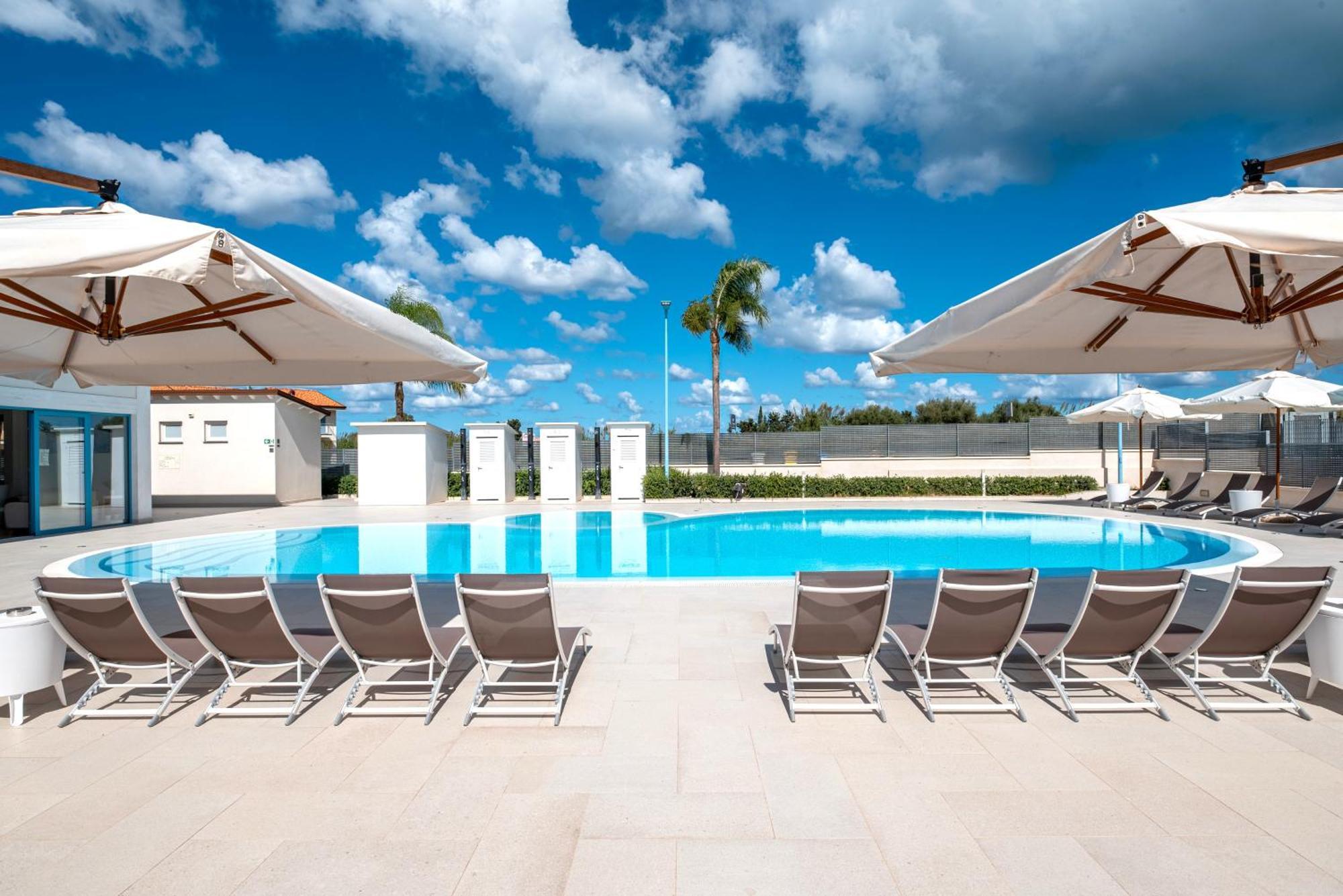 Icaro Residence Apartments With A Beautiful Pool SantʼAgata di Militello Extérieur photo