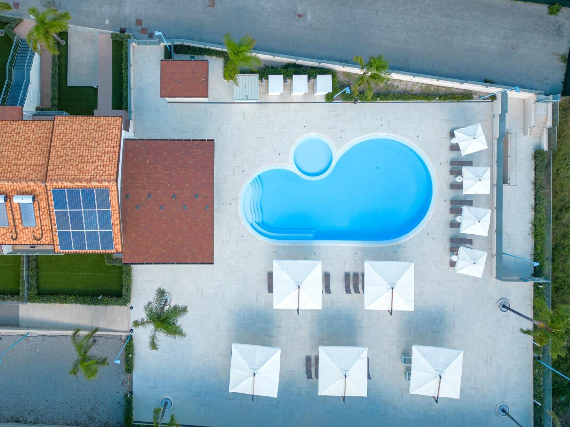 Icaro Residence Apartments With A Beautiful Pool SantʼAgata di Militello Extérieur photo