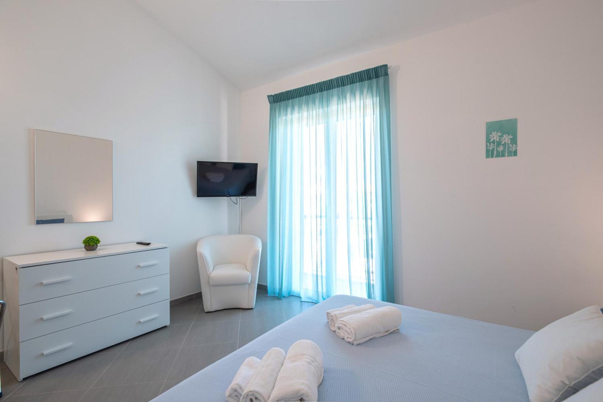 Icaro Residence Apartments With A Beautiful Pool SantʼAgata di Militello Extérieur photo