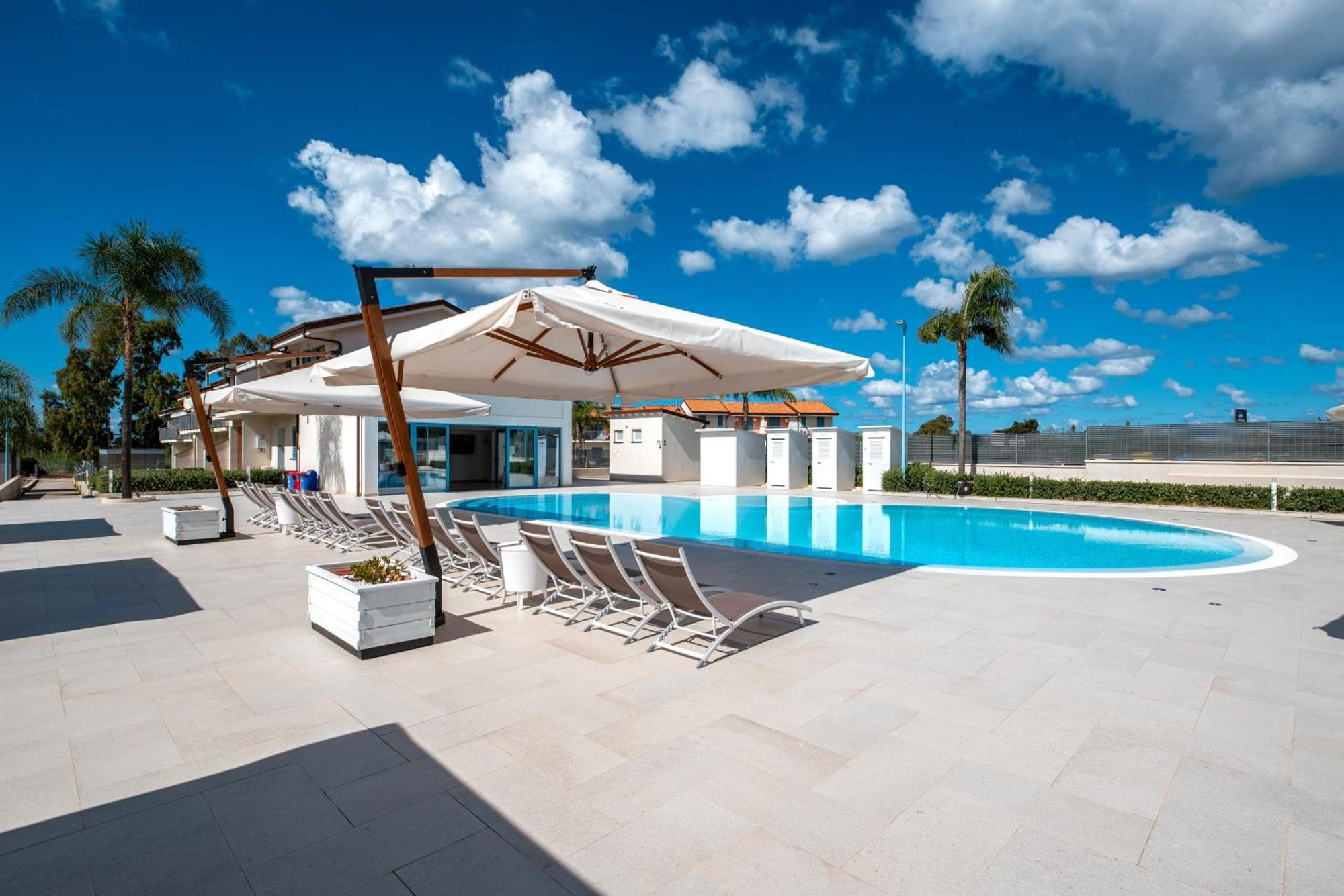 Icaro Residence Apartments With A Beautiful Pool SantʼAgata di Militello Extérieur photo