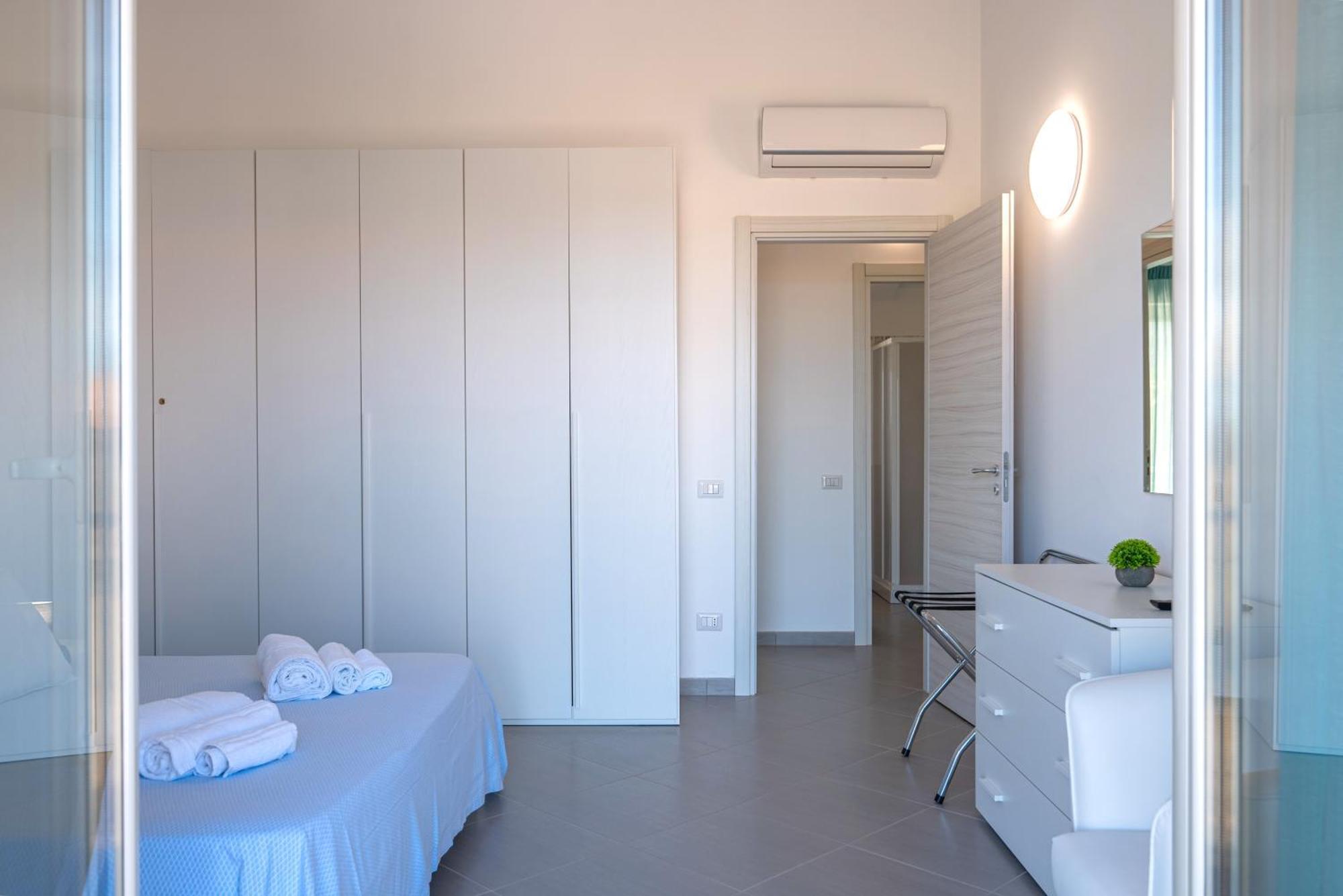 Icaro Residence Apartments With A Beautiful Pool SantʼAgata di Militello Extérieur photo