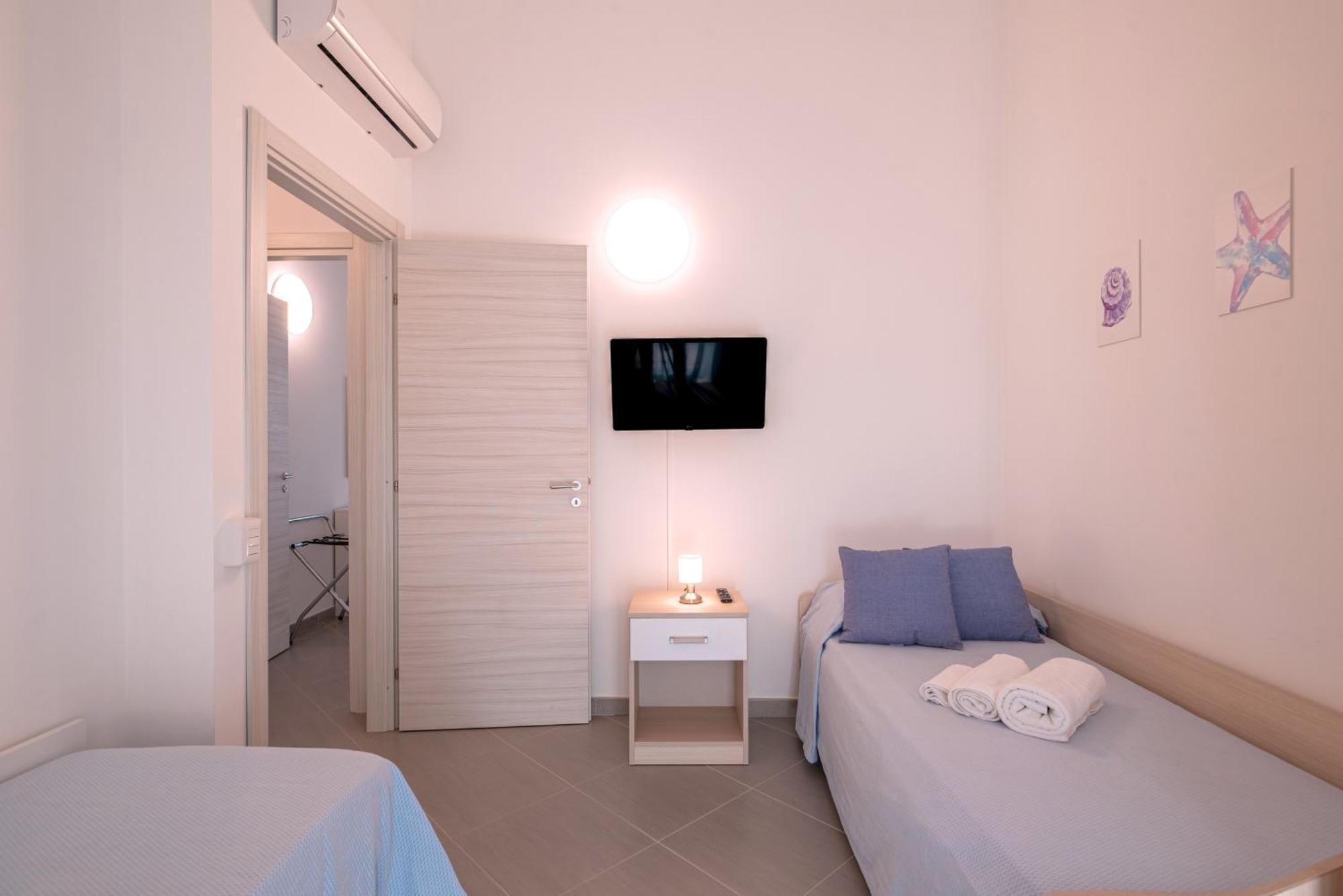 Icaro Residence Apartments With A Beautiful Pool SantʼAgata di Militello Extérieur photo